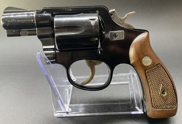 Smith & Wesson Mod.: 12 .38Special 2" Lauf Holzgriffschalen 6-schüssiger Revolver "Airweight"