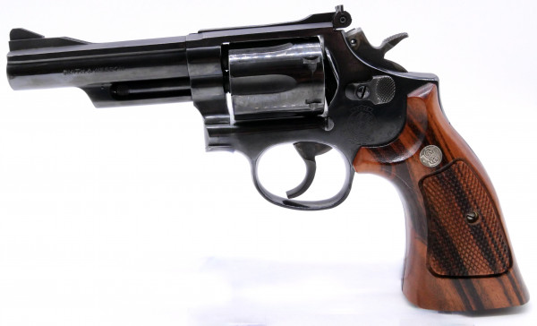 Smith & Wesson Mod.: 19-5 .357Mag. 4'' Lauf Holzgriffschalen 6-schüssiger Double-Action Revolver