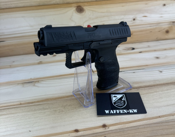 Vorführwaffe Walther halbautom. Pistole PPQ M2B 9x19 PS 4" 15R17R INT 9mm Luger