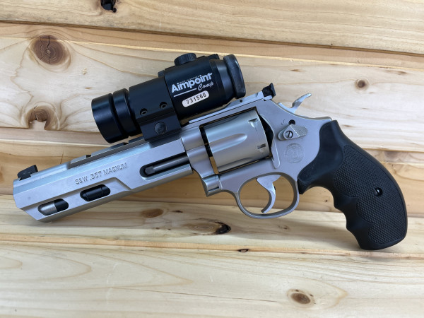 Smith & Wesson .357Mag Mod. 686-6 Universal Champion mit Aimpoint Comp