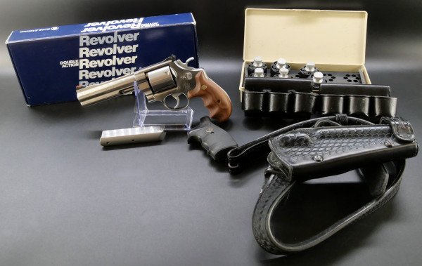 Smith & Wesson Revolver Mod.: 627-0 .357Mag 5,5" +2 Wechselgriffschalen +Laufgewicht