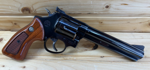 Taurus - Brasil, Revolver .357 Mag, 6" Lauflänge, Holzgriffschalen