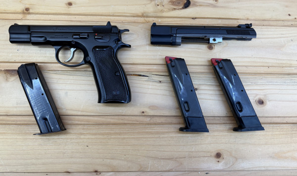 CZ 75 9mm Luger Lauflänge: 11,4cm Kunststoffgriffschalen + Wechselsystem Kadet .22l.r. Ll.: 11,7cm